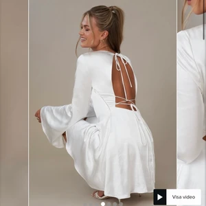 S - Söker denna klänning i storlek 36 eller 38 Från Nakd Hanna Schönbergs kollektion, kan betala fullpris 