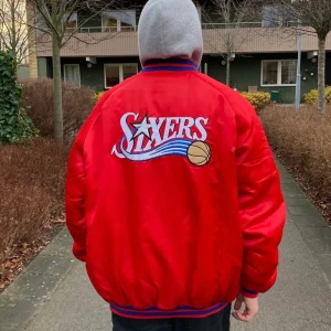 varsity jacka - SÅ cool och rare varsity jacka!! köpt här på plick så bilderna är lånade 😋😋 