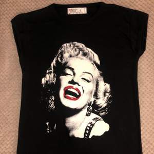 Deadstock Marilyn Monroe t-shirt från galaxy 2000 i Strl L✨