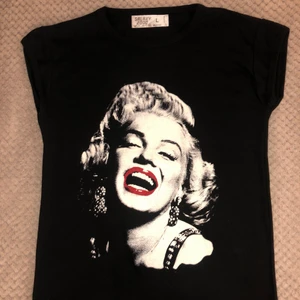 Marilyn Monroe print shirt - Deadstock Marilyn Monroe t-shirt från galaxy 2000 i Strl L✨
