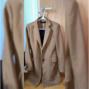 Brun kapp  - Brun kappa från zara knappt använd