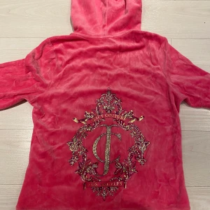 Juicy couture hoodie in perfect condition  - Pink hoodie/sweater from Juicy couture. Size L but very small, fits an S-M best. Bought in 2017 but barely worn! 💞