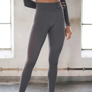 Aimn tights  - Tights från aimin. Sparsamt använda! 