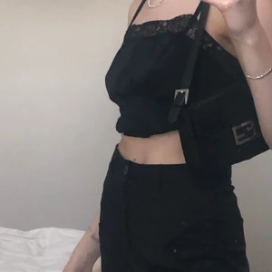 Kostymbyxor  - från märket Pretty little thing.