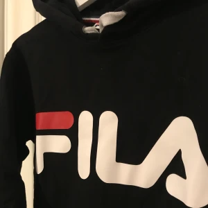 Fila hoddie - Har alldrig kommit till användning då den är lite för liten för mig, annars är den jättefin
