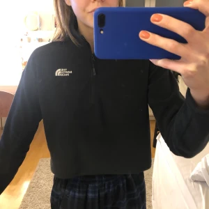 the north face fleece - superfin fleece från the north face som endast är använd 1 gång! lite kortare i modellen, slutsåld & nypris 549kr💕priset är inkl frakt