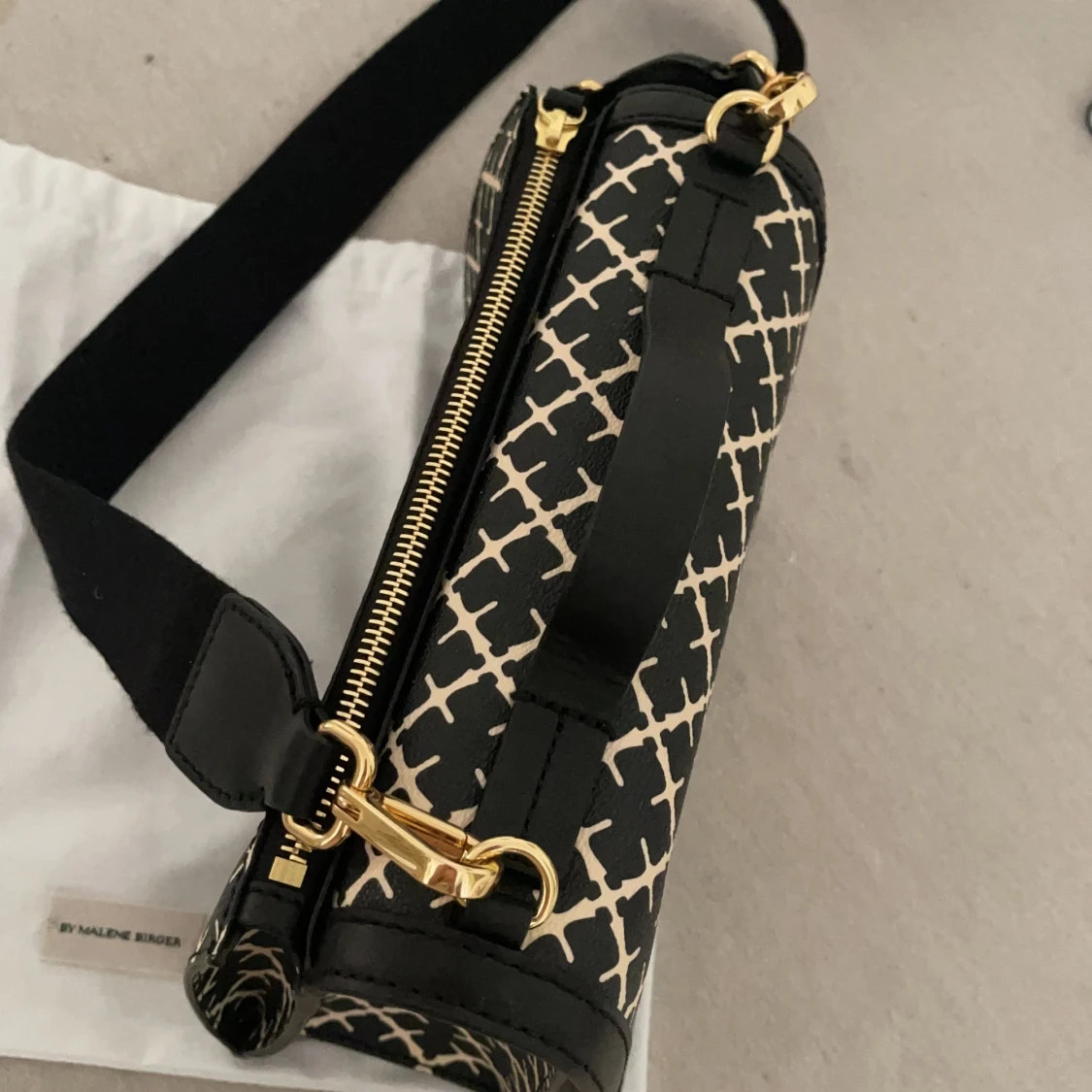 En axelväska från Malene Birger - 91