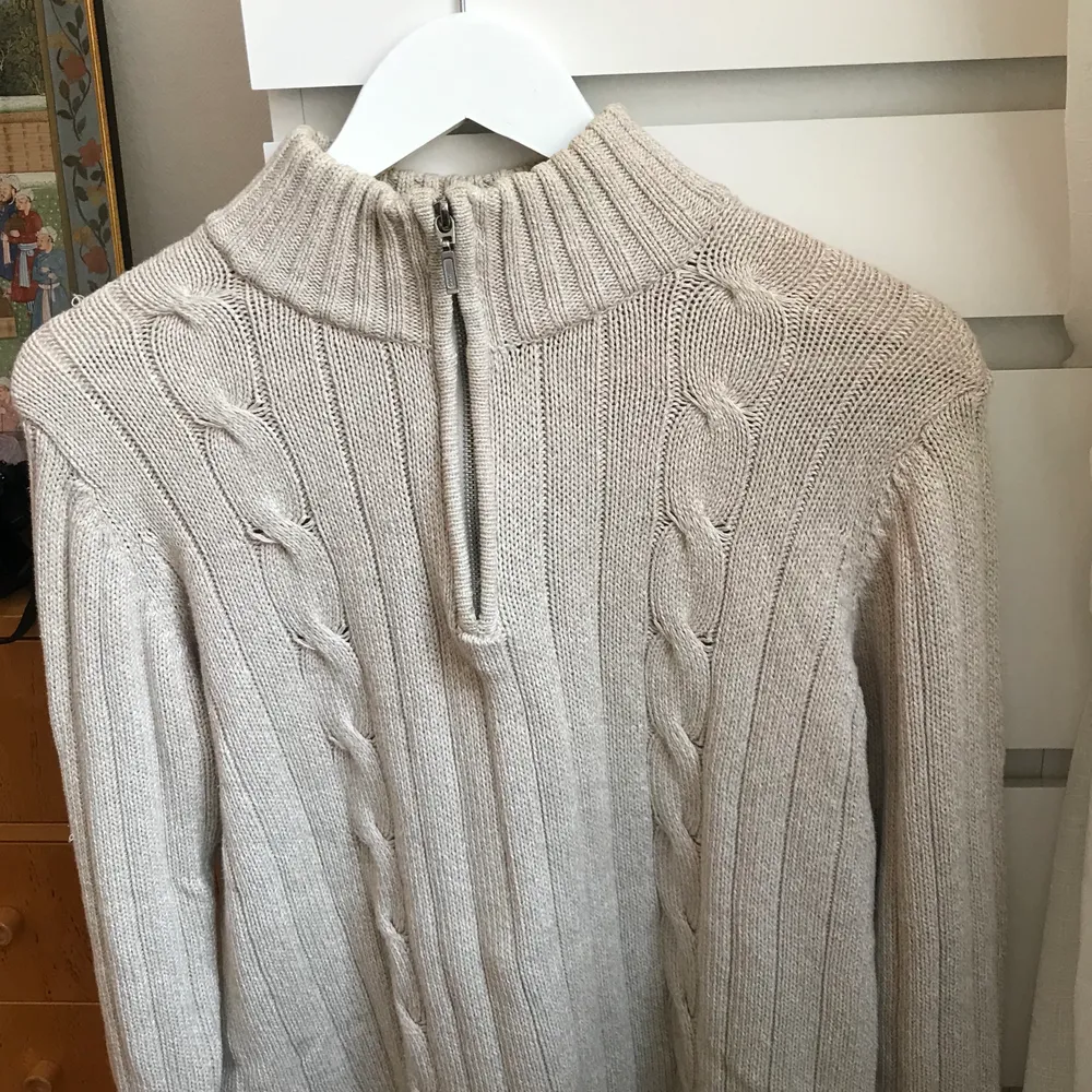✨GRATIS FRAKT✨ Brandy Melville-inspirerad tröja köpt second hand! 100% bommull, så skicket kommer hålla sig fint länge!. Stickat.