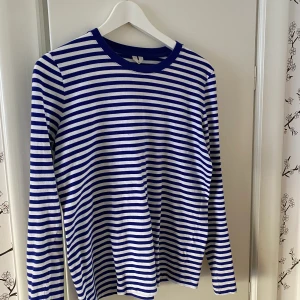 Randig tröja  - Blåvit randig tröja! Super fint skick men kommer tyvärr aldrig till användning!  