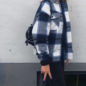 Zara jacka - Rutig jacka från zara i toppskick! Säljer då jag aldrig använder den💗💗frakt tillkommer💖