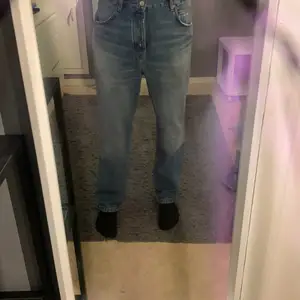 Ett par jeans från zara jag inte använt så mycket allt då dem är för stora för mig, storlek 42
