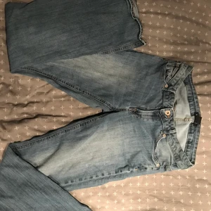 Lowrise jesns - Mina typ Lågmidjade jeans som jag ej andvänder längre! Jättefina och sitter jättebra