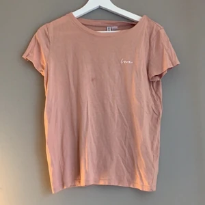 T-shirt från hm i stl xs  - Rosa gullig oversize t-shirt från hm i stl xs 