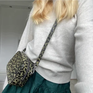 ganni väska - super fin ganni väska ! knappt använd 🤗💕