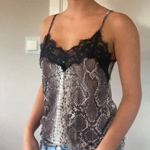 Coolt spets linne - Cool spetstopp, perfekt på festligare sammanhang! Storlek XS, skriv för mer bilder💗