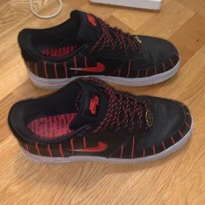 Nike airforce 1 - Riktigt feta airforce 1s som matchar till allt, skick 7/10