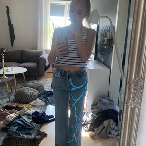 Blix jeans  - Säljer mina super coola jeans med blixtrar på sig! Använda fåtal gånger , inte min stil längre ❤️