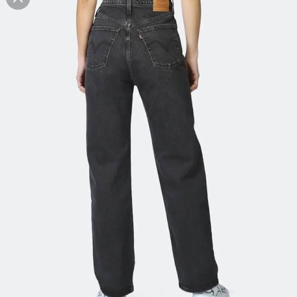 Levi’s ribcage jeans. Superfina Levis jeans som nästan är som oanvända! Säljer då jag inte använder de längre!. Jeans & Byxor.