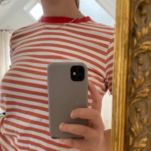 T-shirt storlek S - Randig t-shirt i rosa och vit, inte använt många gånger.