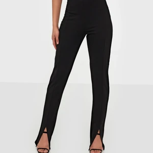 Byxor nelly - Strl s men relativt stretchiga så passar nog xs- m❤️