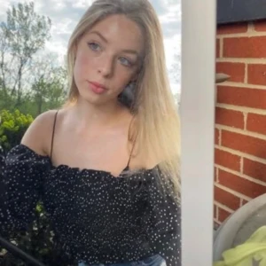 Topp ifrån shein - Säljer denna helt oanvända sommar topp ifrån shein. Endast testad 