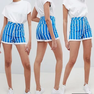 Mom-jeans shorts - Super coola högmidjade (över naveln) retro shorts i mom-modell från Asos Denim. Ljusblå randiga och ej i stretch material. Bra storlek på fickor fram, dragkedja och knapp.   Färger stämmer mer överens med första bilderna.   Storlek UK 10 (EU 38) men passar som strl 36.   Nypris: 350 kr Mitt pris: 120 kr