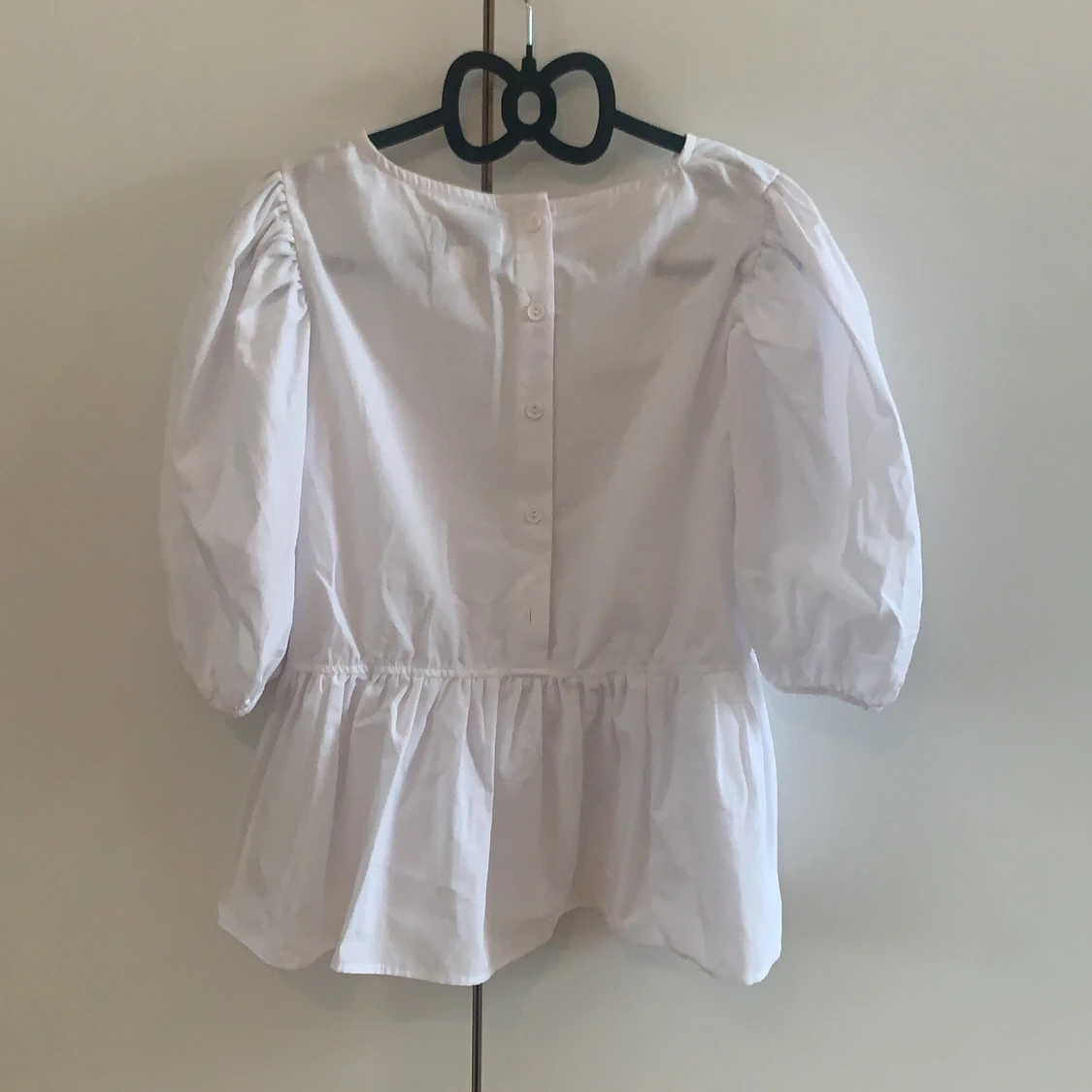 Vit blus oanvänd  - 90