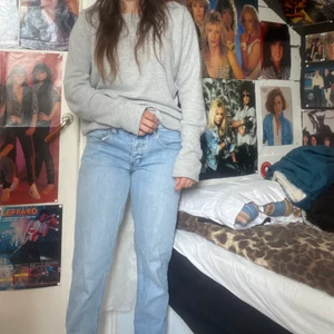 Jeans från cheap monday  - Jeans köpta begagnat men fortfarande i fint skick.Katt i hemmet. 