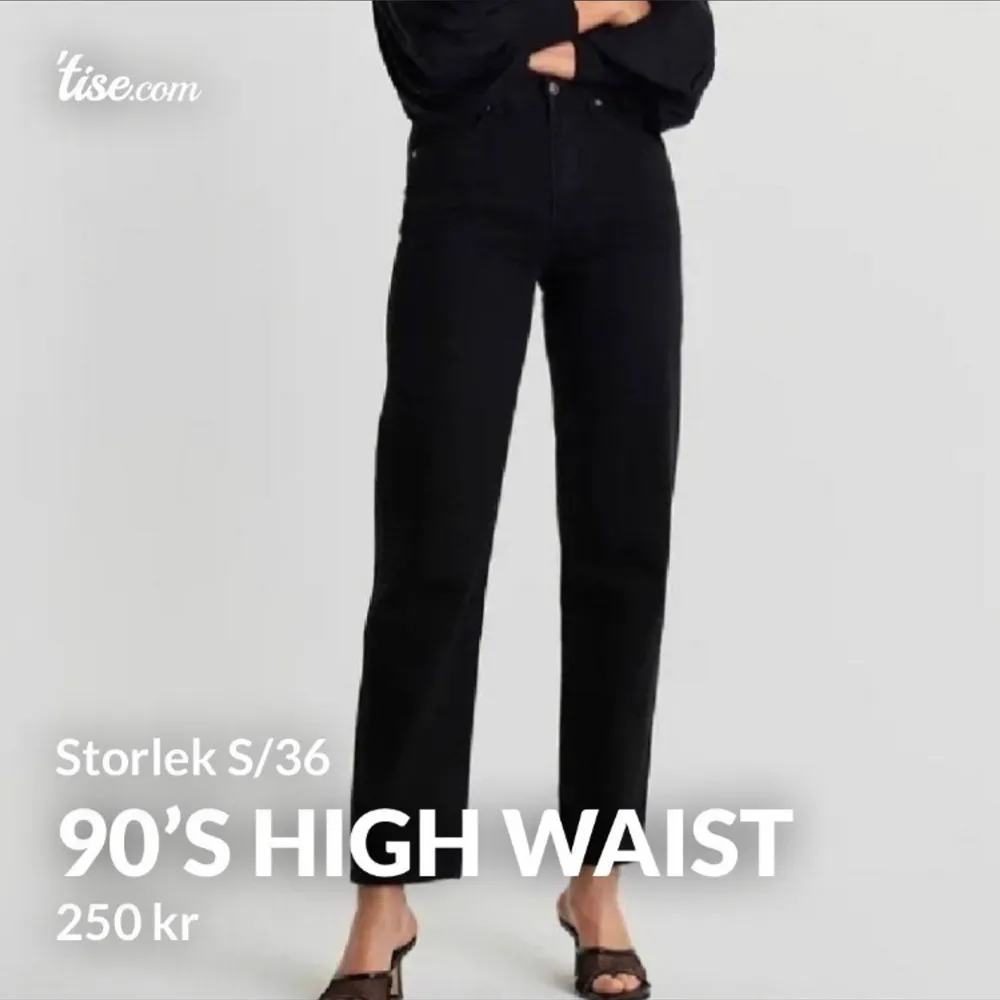 Köpte dessa från en annan köpare. Säljer de pgd av att passformen inte passar mig enligt mig.💓  • 90’s High waist jeans  • Svart • Storlek S/36 • Använda MAX 2-3ggr  • Väldigt bra skick 🥰 • 250kr + frakt (pris kan diskuteras). Jeans & Byxor.
