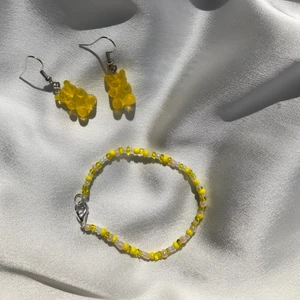 Kit - Kit med örhängen och armband 45kr + 12kr i frakt🤎