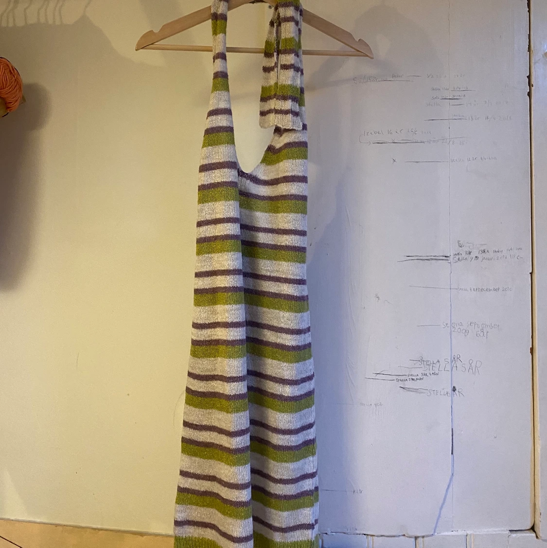 Oanvänd stickad klänning - 91