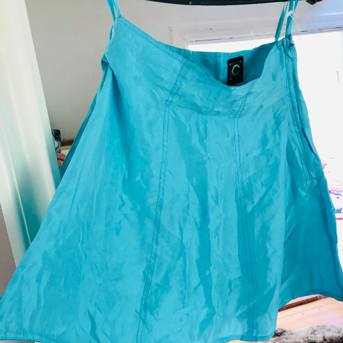 🪁NY🪁Siden kjol strl 38