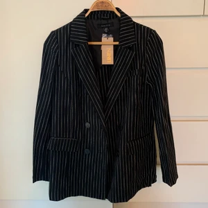 Schysst Kavaj - Jättefin och helt oanvänd kavaj i linnetyg med kritstreck