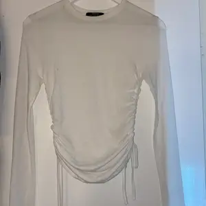 En vit tröja från Bershka, aldrig använd