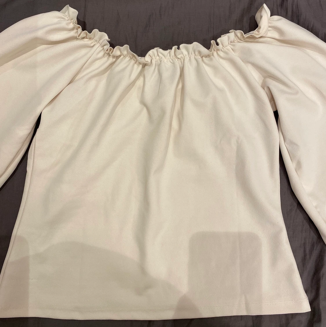 Långärmad topp i ljusbeige - 91