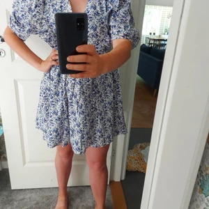 Ny klänning från hm  - Oanvänd klänning från hm i storlek xs, men stor i storlek