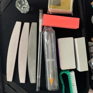 Nagel tillbehör - Nagel tillbehör, nagel borste och penslar , buffers och en lite. Skål