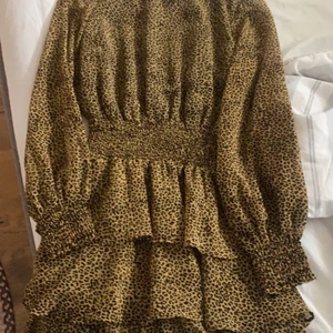 Leoklänning - As snygg Leo klänning från Gina i storlek 34 passar även 36