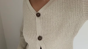 Sommarkofta, Gina, S  - En superfin nästintill oanvänd kofta från Gina Tricot i storlek S. Passar även dig som har M. Säljer pga kommer ej till användning. Köpt för ca 399:- men säljer för 180:-.