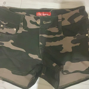 Skorts  - Jag passar inte i dom 