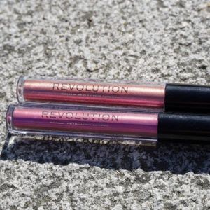 Ögonskugga - 2 liquid ögonskuggor från revolution. Inte använda. Fick dessa av en kompis men gillade inte färgen. Kontakta mig om man bara vill köp en.