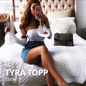 Tyra topp - Säljer Tyra topp köptes av en annan säljare på tise men den var inte riktigt min stil 