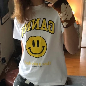 Ganni Tshirt - INTRESSEKOLL på min älskade Ganni Tshirt. Storlek S💕💕💕