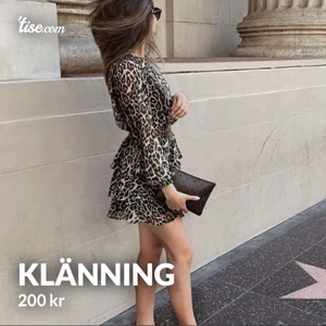 Jättefin leopardklänning med fin passform i st S - Klänningen är endast använd en gång