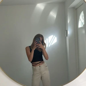 Shien tröja storlek xs skulle passa s också - Från shien har haft ungefär 2 v gillar tröjan men känner att den skulle passa nån annan lite bättre har btw bara andvänt en gång och skulle inte säga att det är genomskinligt.😁