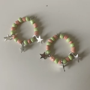 Örhängen - Örhängen gjorda av mig💚💕😵‍💫