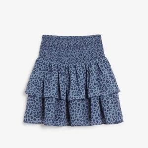 SNYGGASTE VOLANG KJOLEN!! - Supersöt sultsåld volangkjol från kappahl i storlek 170 som passar XS, S och M då den är streschig! Oanvänd 🦋Bud är bindande o frakt ingår ej💙  (lånade bilder) Högsta bud:310