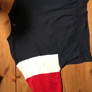 Tjock tröja - En fin croppad tröja, knappast anvönd