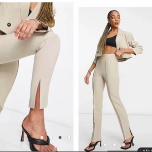 Kostymbyxor - Superfina kostymbyxor som säljes då dem inte passar längre. Hann endast användas en gång så det är nyskick. Inköpta för 300kr.