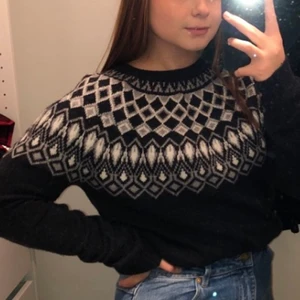 Stickad tröja från H&M - Mysig stickad tröja från H&M i storlek M🤍 fråga för fler bilder